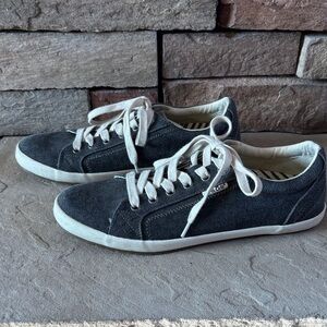 Taos sz 9 denim cloth dark charcoal grey lace up tennis shoes
